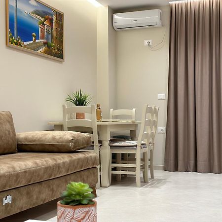 Beachfront Apartment With Balcony Vlore Luaran gambar