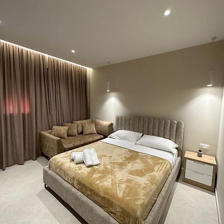 Beachfront Apartment With Balcony Vlore Luaran gambar