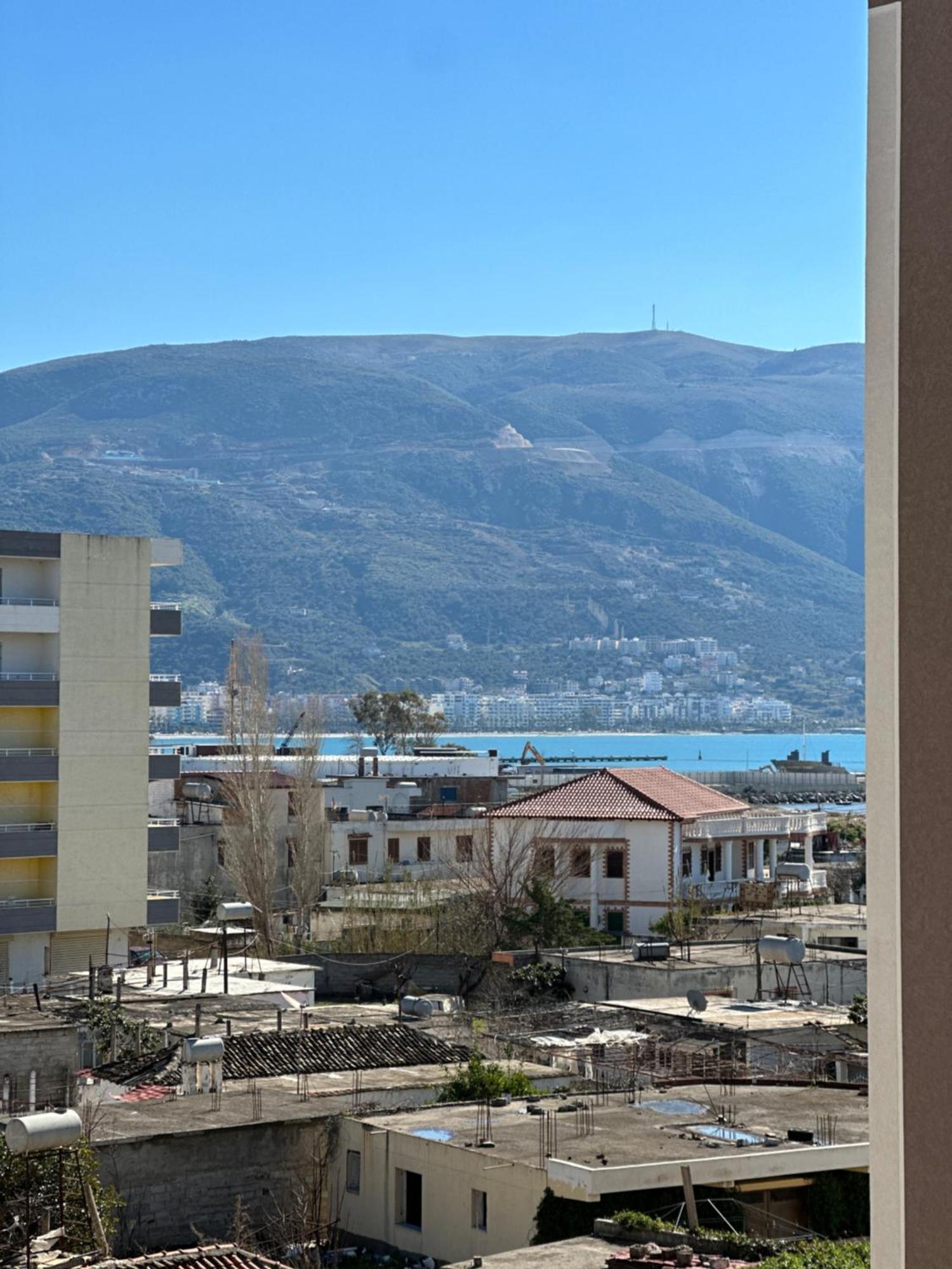 Beachfront Apartment With Balcony Vlore Luaran gambar