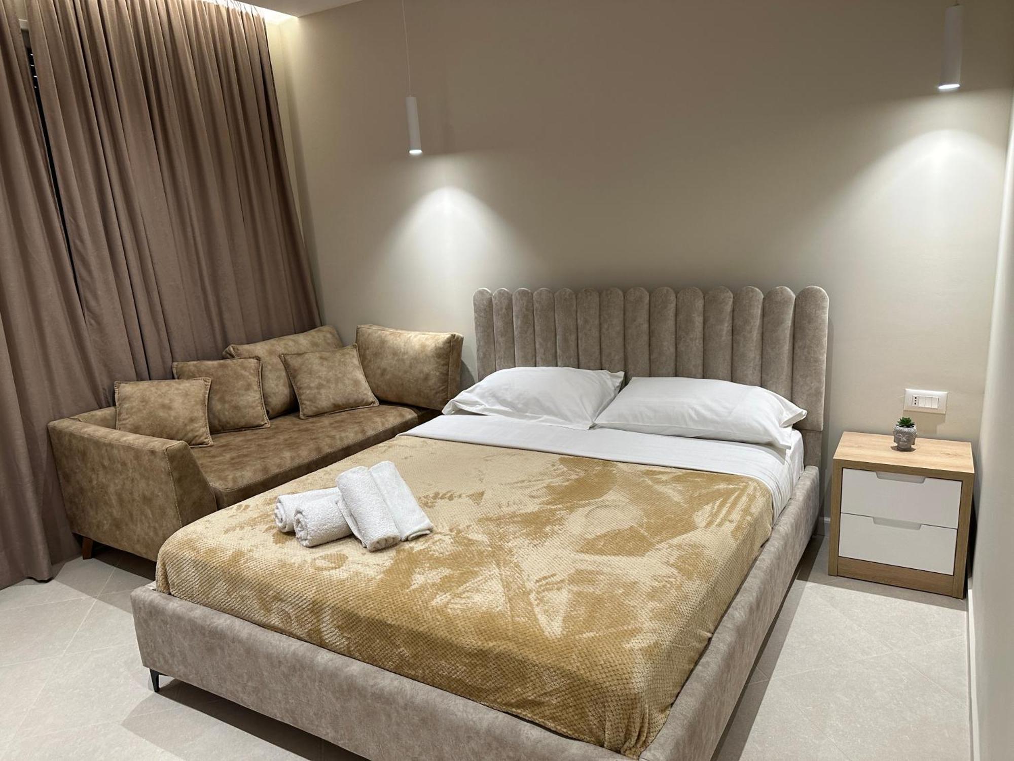 Beachfront Apartment With Balcony Vlore Luaran gambar