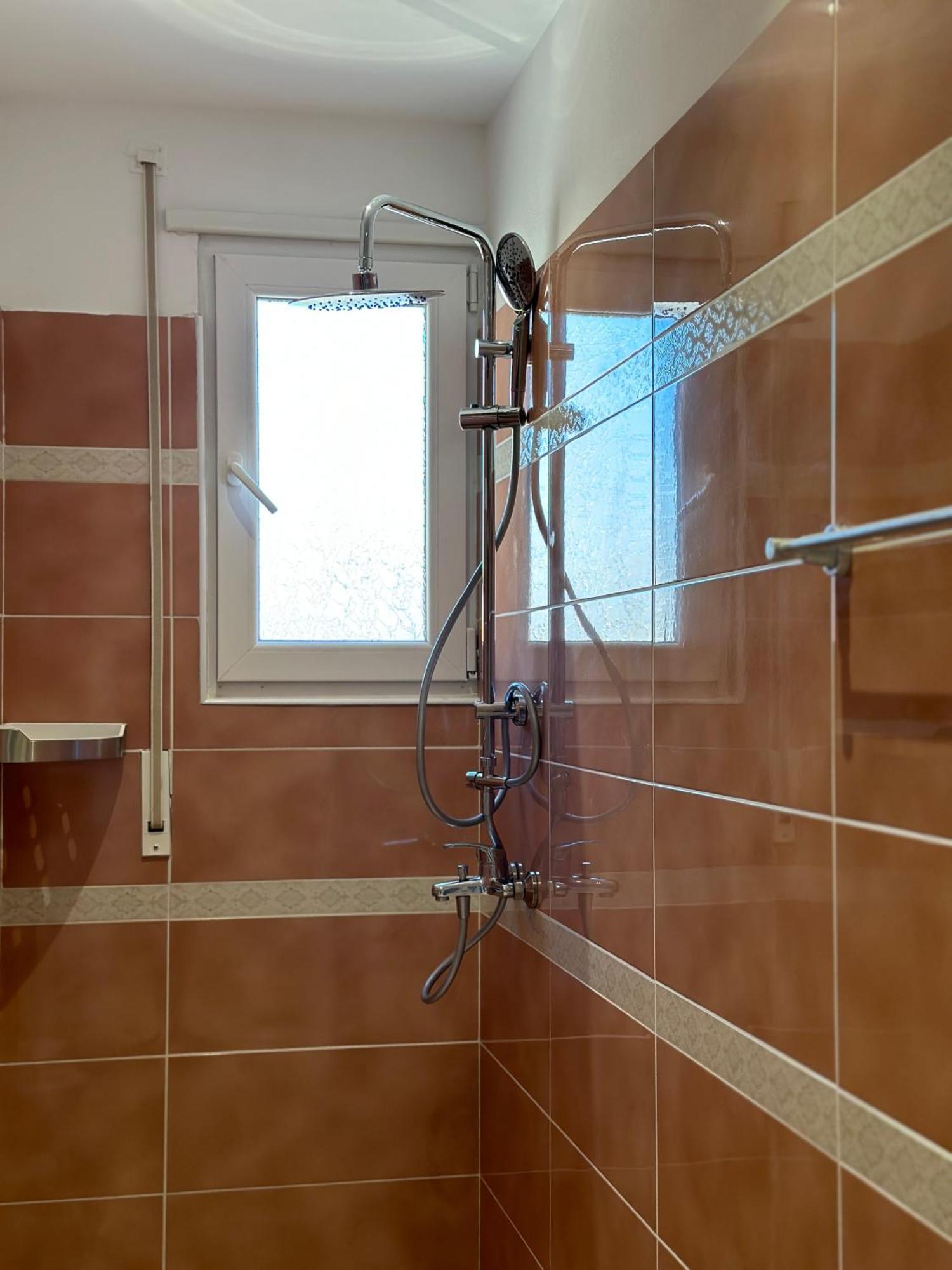 Beachfront Apartment With Balcony Vlore Luaran gambar