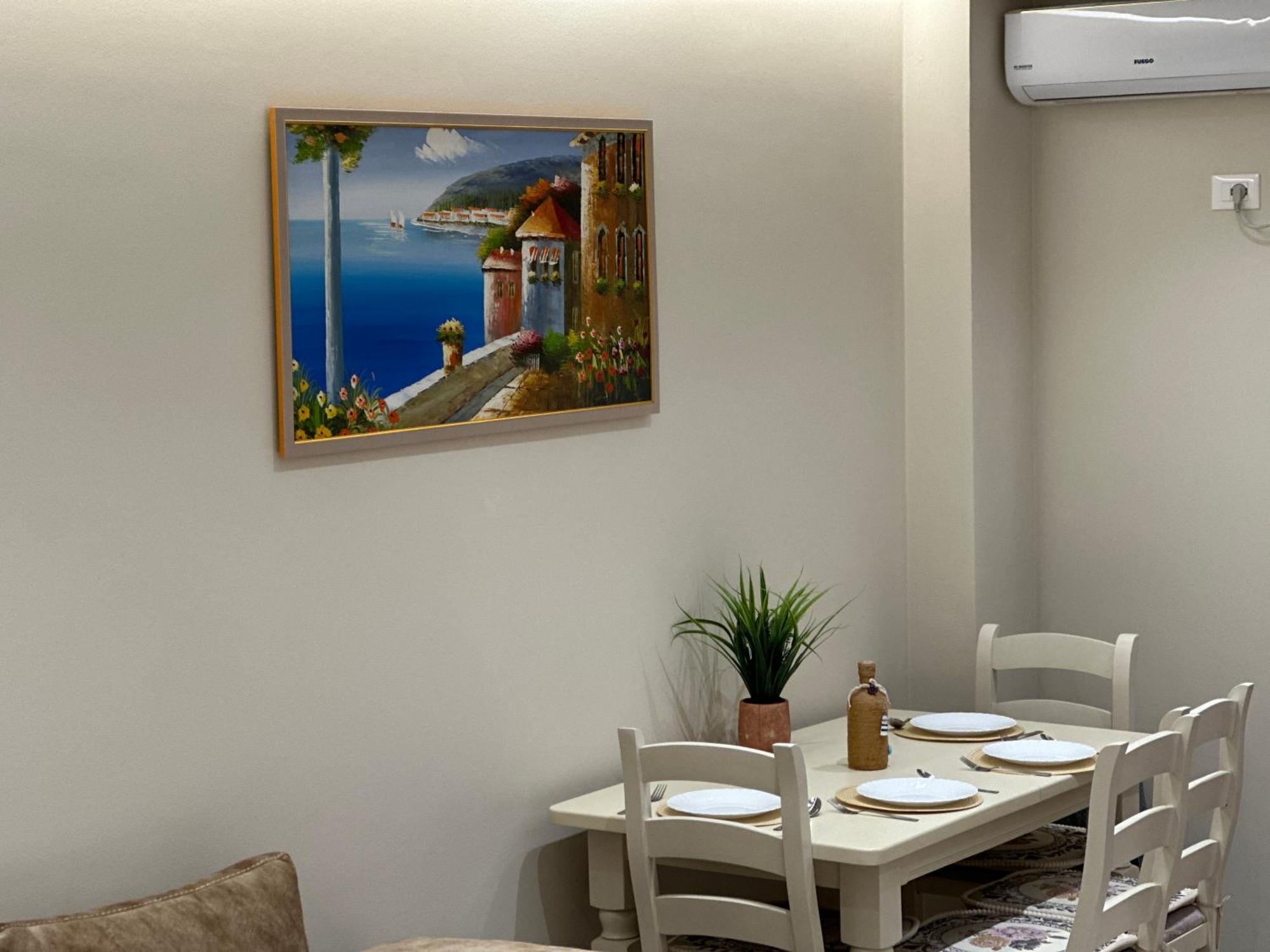 Beachfront Apartment With Balcony Vlore Luaran gambar