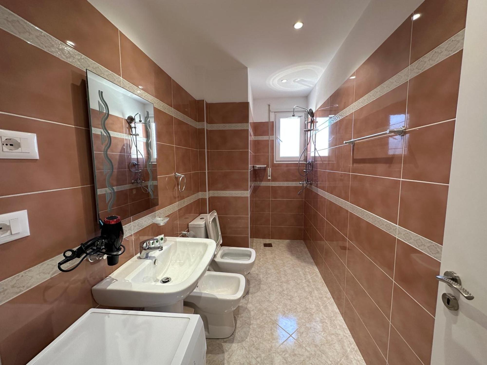 Beachfront Apartment With Balcony Vlore Luaran gambar